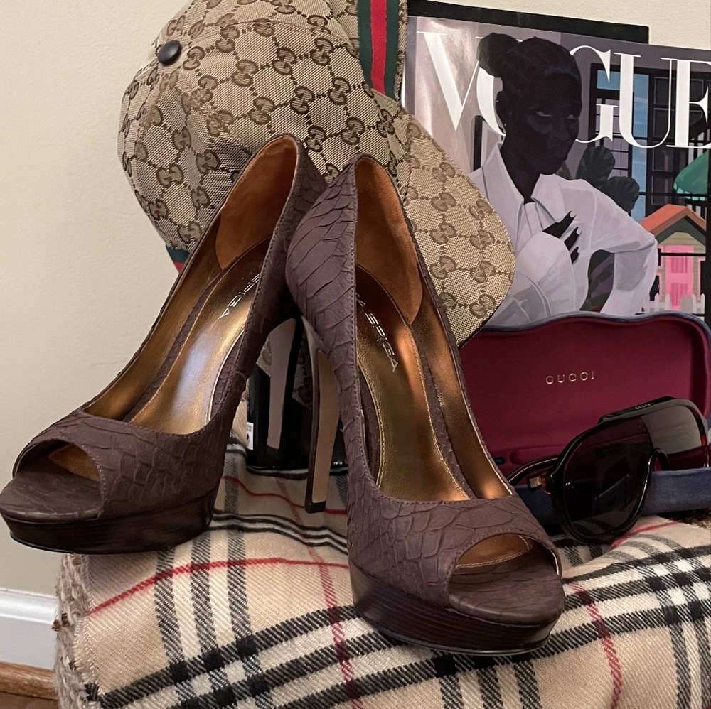 Cappuccino Italian Leather size 7M by Via Spiga